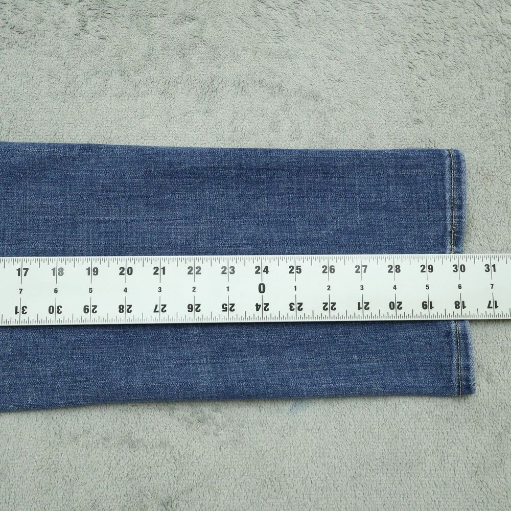 Levi's Jeans Women's Size 12M Mid-Rise Classic Straight Denim 30" Inseam NWT - Picture 4 of 16